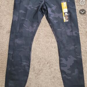 Avia Black Camouflage Capri Leggings